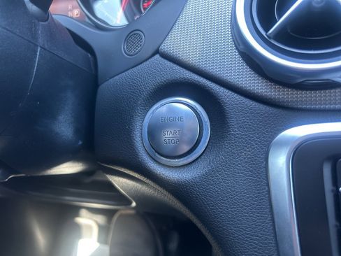 Used 2020 Mercedes-Benz GLA 250 4MATIC image 25