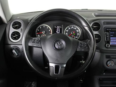 Used 2015 Volkswagen Tiguan S FWD image 9