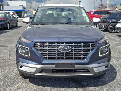 Certified 2022 Hyundai Venue Limited w/ Cargo Package FWD image 2
