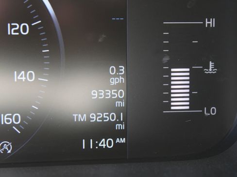 Used 2017 Volvo XC90 T5 Momentum w/ Vision Package FWD image 32