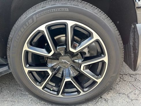 Certified 2022 Chevrolet Tahoe RST w/ Luxury Package AWD/4WD image 17