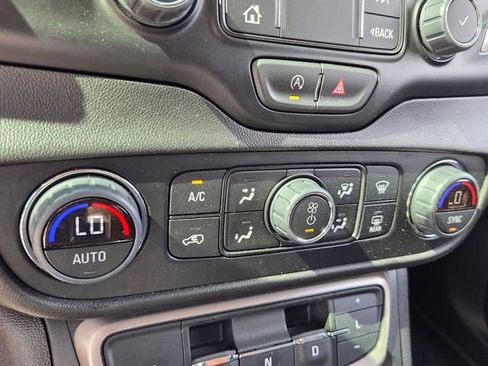 Used 2024 GMC Terrain Denali image 25