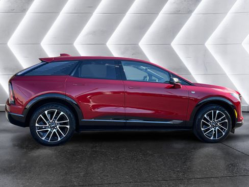 Certified 2025 Cadillac Optiq Sport 2 w/ LPO, Floor Liner Package image 7