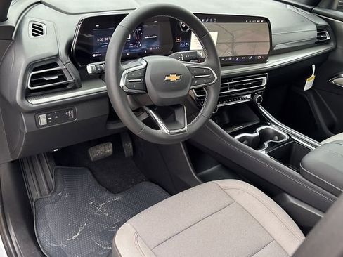 New 2026 Chevrolet Traverse LT w/ Sun and Wheel Package FWD image 24