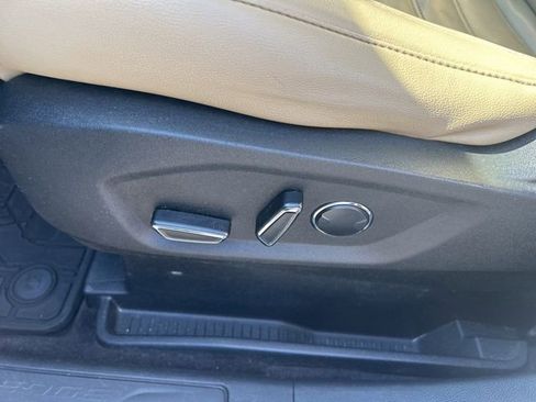 Used 2016 Ford Edge SEL w/ Canadian Touring Package AWD/4WD image 9