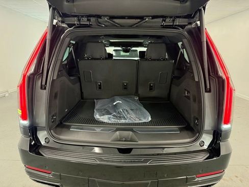 Used 2026 Cadillac Escalade ESV Platinum Sport w/ LPO, ONYX Package AWD/4WD image 8