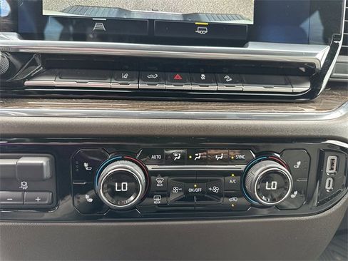 Used 2025 Chevrolet Silverado 2500 LT w/ Convenience Package image 30