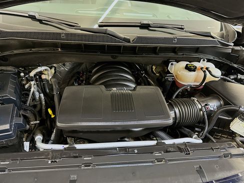 Used 2024 Chevrolet Suburban LT image 36