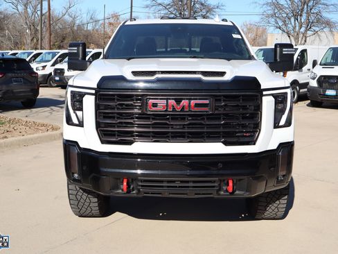 Used 2024 GMC Sierra 2500 AT4X image 11
