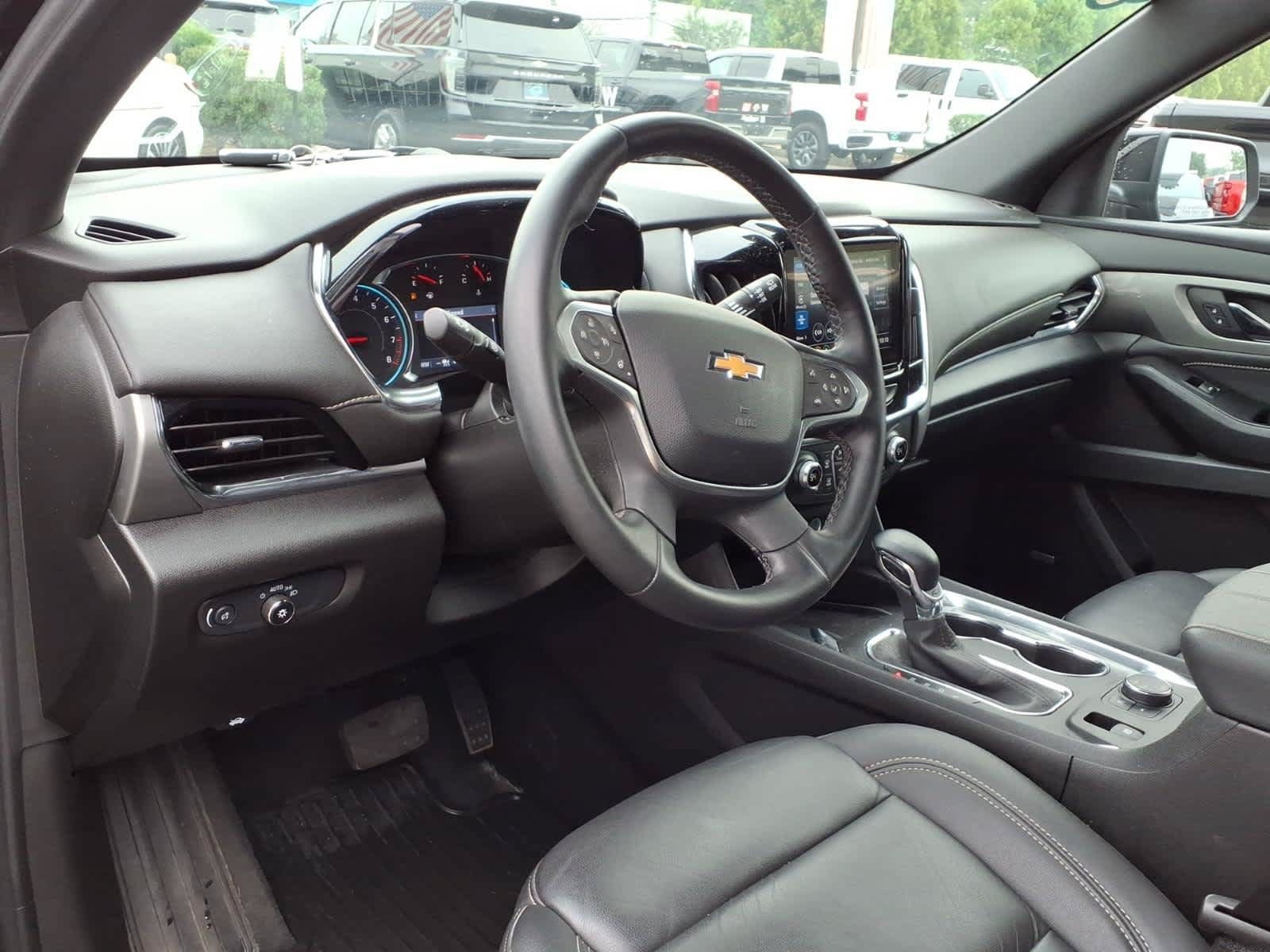 Certified 2023 Chevrolet Traverse LT w/ LT Premium Package AWD/4WD image 9