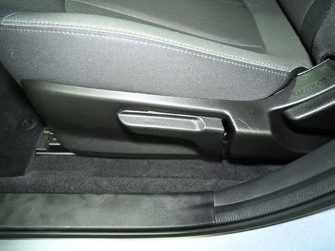 Used 2025 Subaru Crosstrek 2.0i Premium image 26