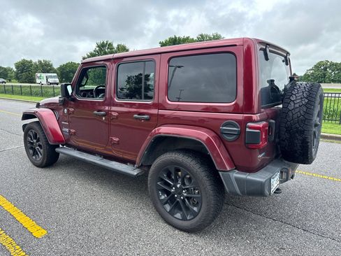 Used 2021 Jeep Wrangler Unlimited Sahara w/ Cold Weather Group AWD/4WD image 5