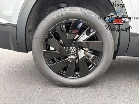 New 2026 Volkswagen Atlas SE image 9