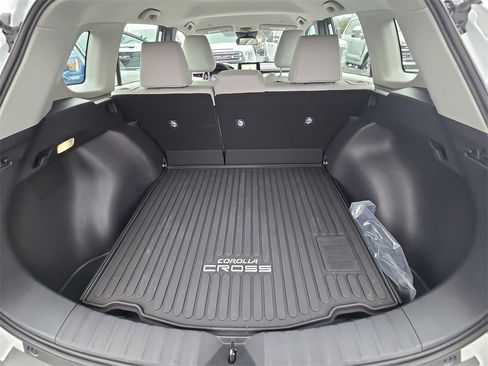 Used 2025 Toyota Corolla Cross L image 28