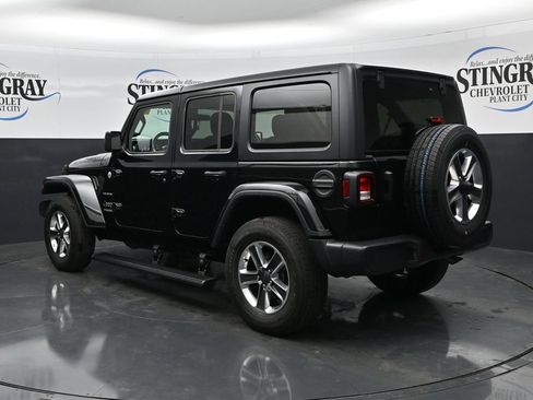 Used 2021 Jeep Wrangler Unlimited Sahara AWD/4WD image 5