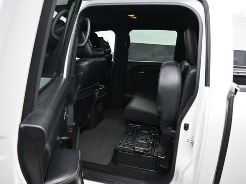 Used 2019 Nissan Titan SL w/ Midnight Edition image 34