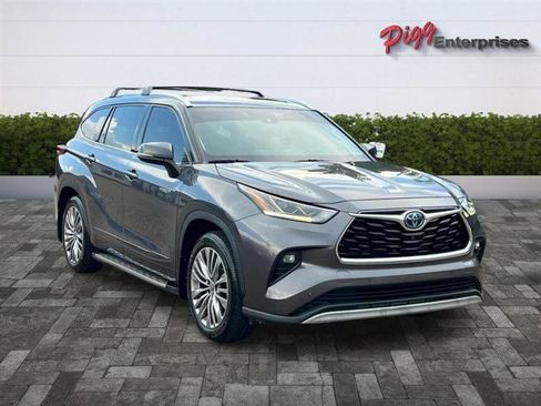 Used 2021 Toyota Highlander Platinum FWD image 5