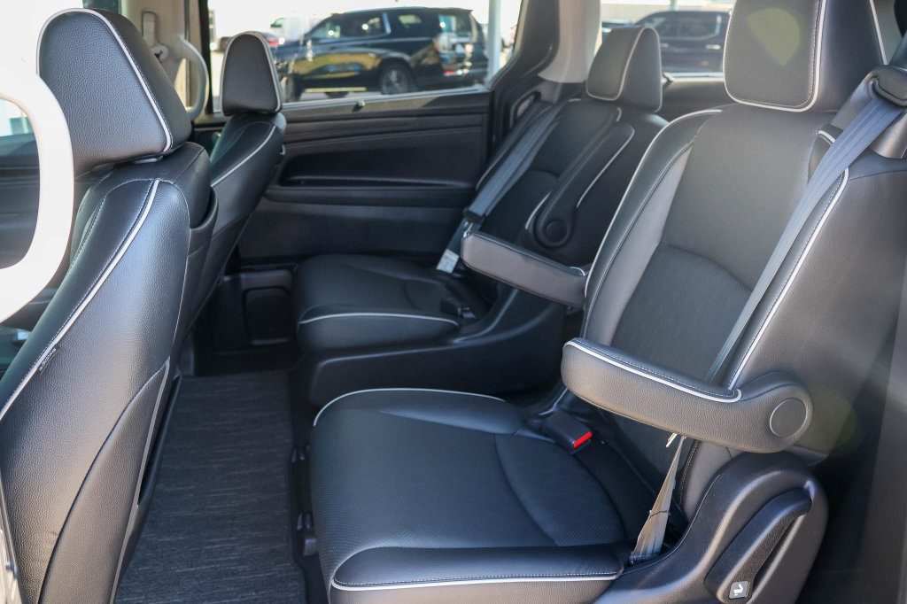 Used 2024 Honda Odyssey Elite image 14