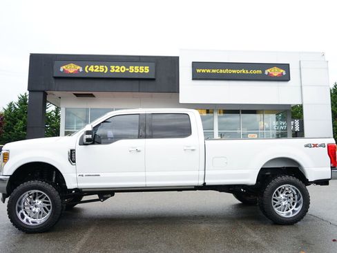 Used 2018 Ford F250 Lariat w/ Lariat Ultimate Package image 3