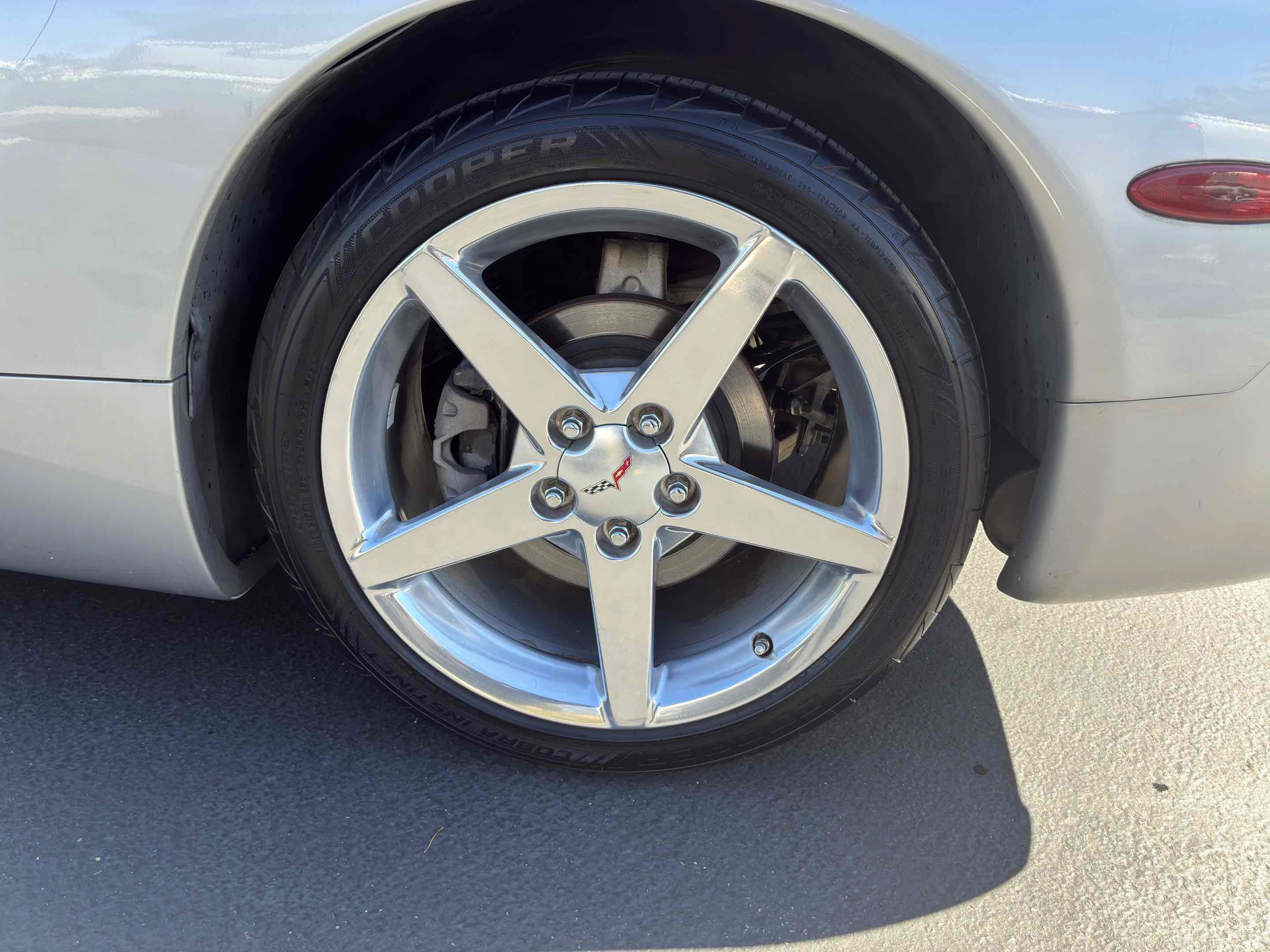 Used 2004 Chevrolet Corvette Coupe w/ Preferred Equipment Group RWD image 17