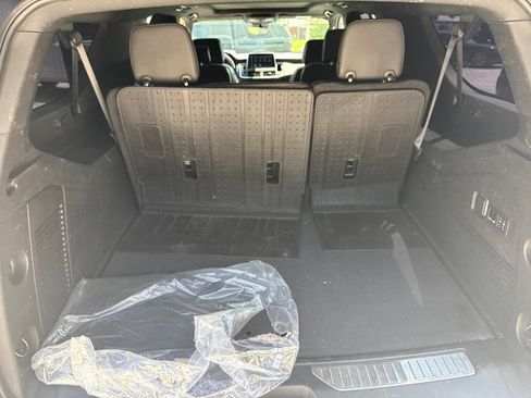 Used 2023 Chevrolet Suburban High Country AWD/4WD image 22