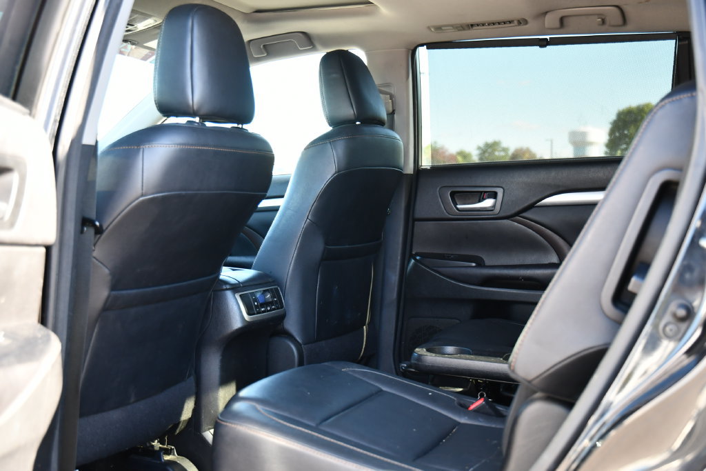 Used 2016 Toyota Highlander XLE AWD/4WD image 15