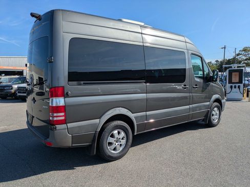 Used 2018 Mercedes-Benz Sprinter 2500 image 4