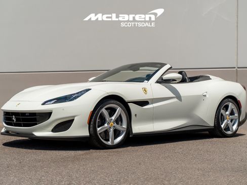 Used 2019 Ferrari Portofino image 3