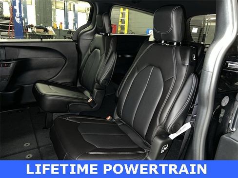 New 2026 Chrysler Pacifica Select image 17