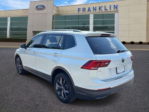 Used 2023 Volkswagen Tiguan SE w/ Panoramic Sunroof Package FWD image 5