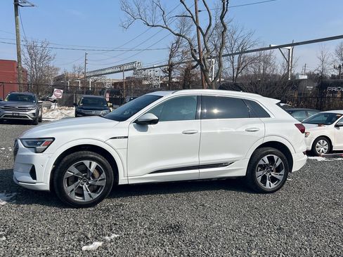 Used 2022 Audi e-tron Premium Plus w/ Premium Plus Package image 3