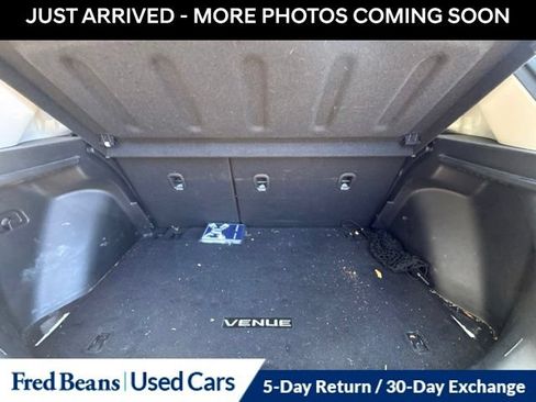 Used 2023 Hyundai Venue SEL FWD image 11