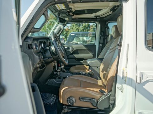 Used 2022 Jeep Wrangler Unlimited Sahara w/ Cold Weather Group image 13