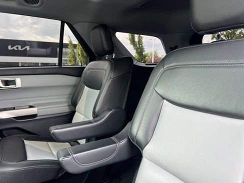Used 2022 Ford Explorer XLT w/ Equipment Group 202A AWD/4WD image 30
