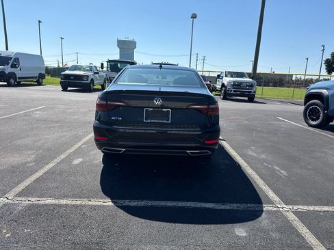 Used 2019 Volkswagen Jetta R-Line w/ R-Line Cold Weather Package FWD image 5