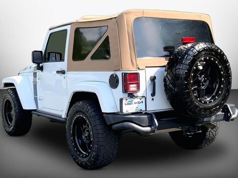 Used 2018 Jeep Wrangler Sport AWD/4WD image 13