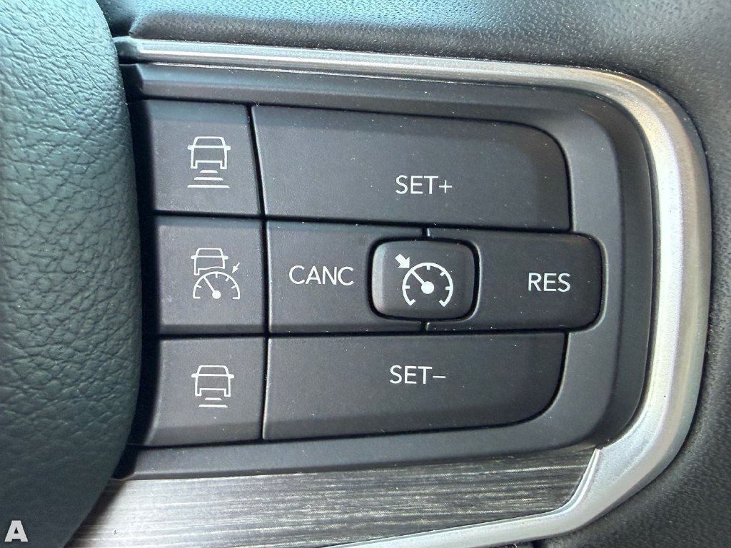 Certified 2024 Jeep Wagoneer L Series II RWD image 22