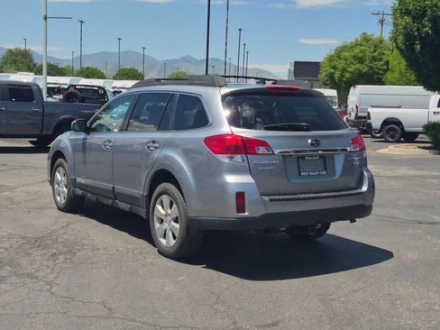 Used 2011 Subaru Outback 3.6R Limited w/ PWR Moonroof Pkg AWD/4WD image 8