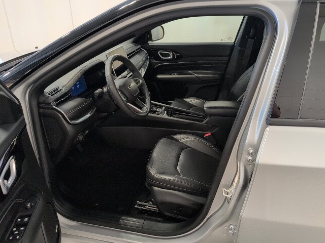 Used 2024 Jeep Compass Limited w/ High Altitude Package AWD/4WD image 9