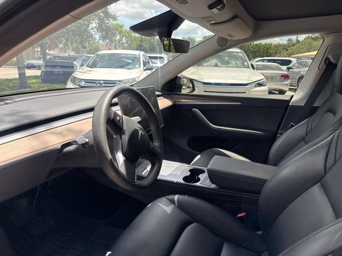 Used 2025 Tesla Model Y Long Range RWD image 14