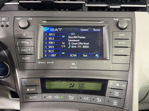 Used 2014 Toyota Prius Four image 28