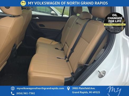 Certified 2023 Volkswagen Tiguan SE w/ Panoramic Sunroof Package AWD/4WD image 5