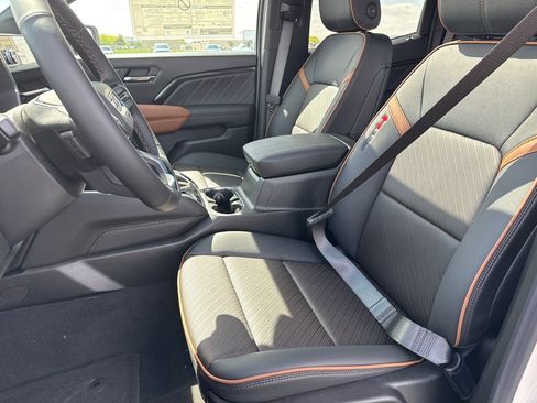 New 2026 GMC Canyon AT4 w/ Technology Plus Package AWD/4WD image 18