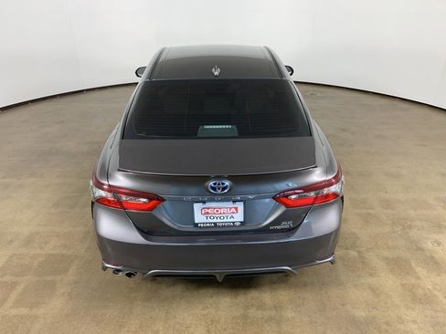 Used 2022 Toyota Camry SE FWD image 11