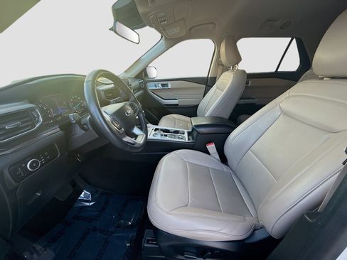 Used 2024 Ford Explorer Limited image 16