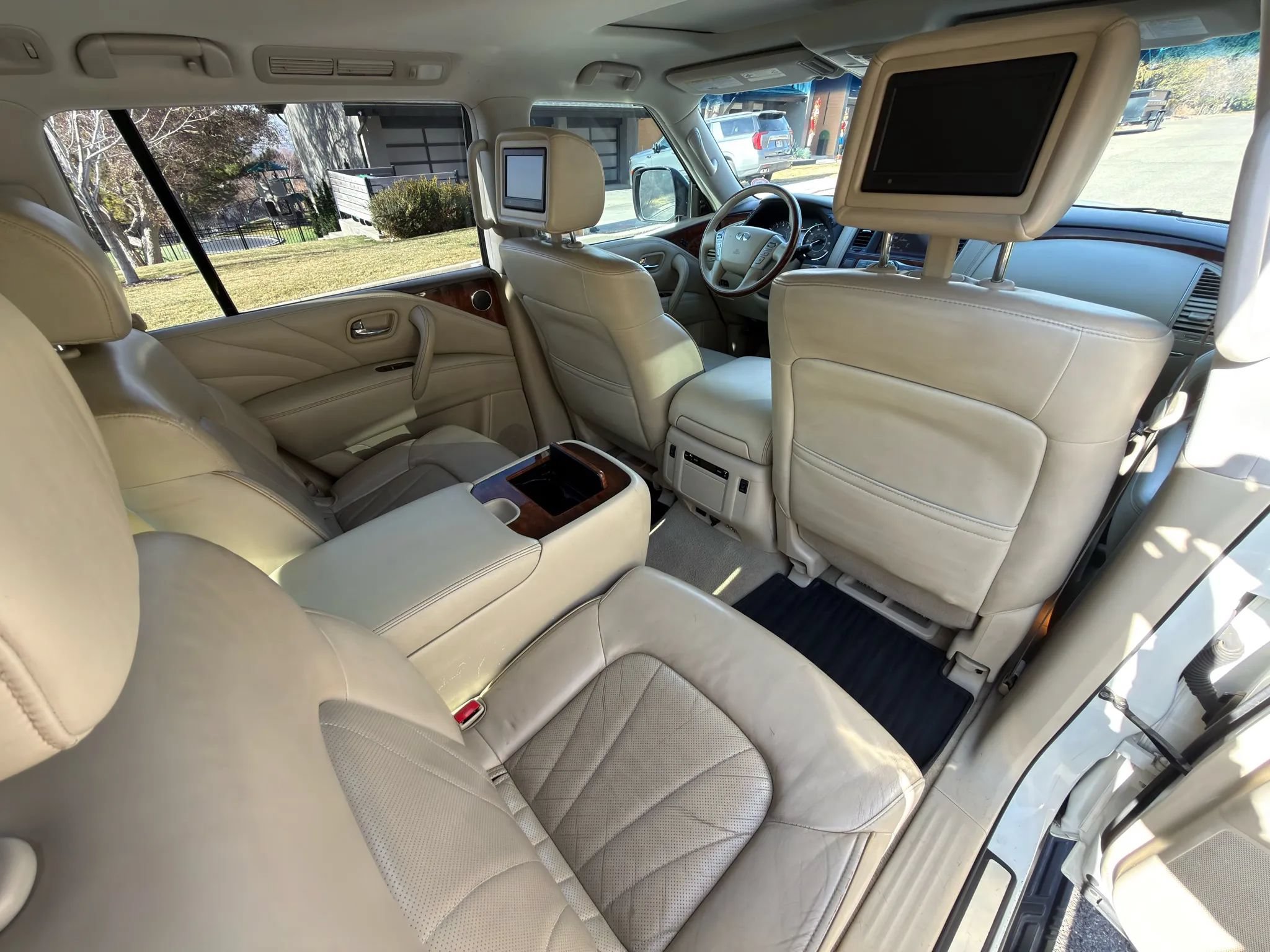 Used 2016 INFINITI QX80 4WD w/ Deluxe Technology Package image 6
