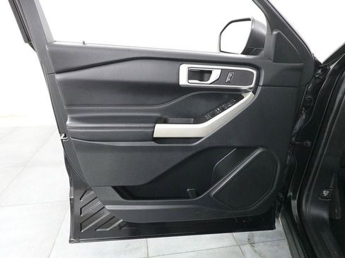 Used 2021 Ford Explorer XLT AWD/4WD image 18