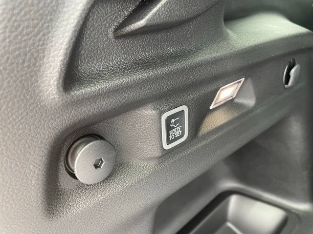Used 2025 Jeep Grand Cherokee L Limited RWD image 22