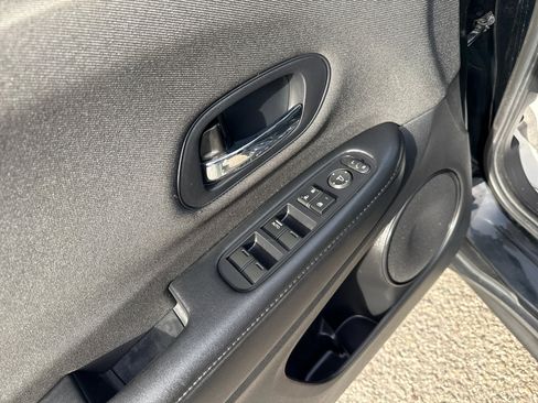 Used 2020 Honda HR-V LX image 12