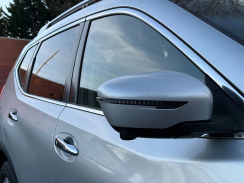 Used 2017 Nissan Rogue SV w/ SV Premium Package AWD/4WD image 23